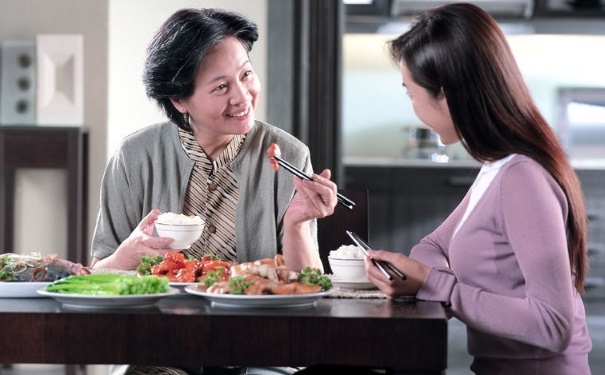 女人坐月子應(yīng)該大補嗎？坐月子期間飲食有什么講究？(1)