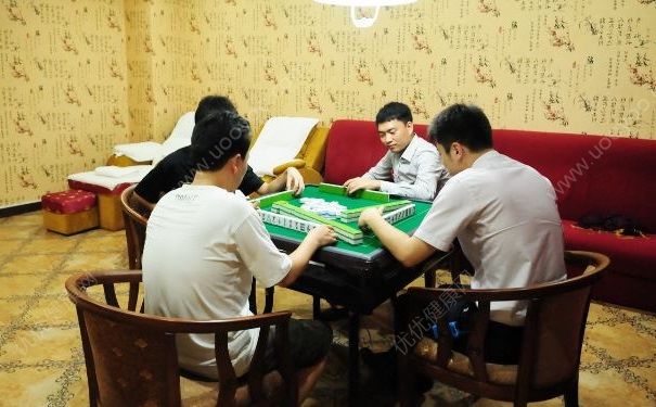 小伙連打7天麻將險截肢，久坐對身體有什么危害？(1)