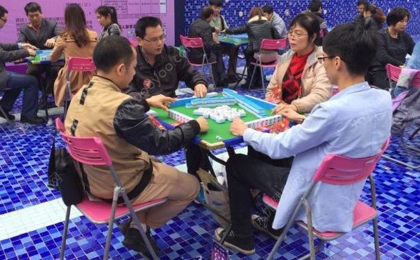 小伙連打7天麻將險截肢，久坐對身體有什么危害？(3)
