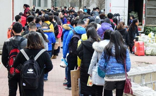 山西臨汾15名艾滋學(xué)生考上大學(xué)，怎么和艾滋病人相處？(3)