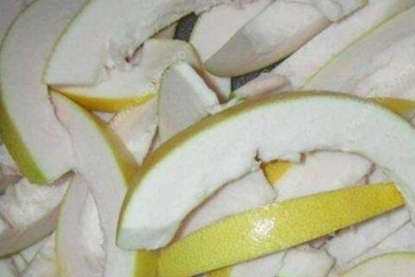 柚子皮泡水有哪些功效？柚子皮泡水喝的好處有哪些？(1)
