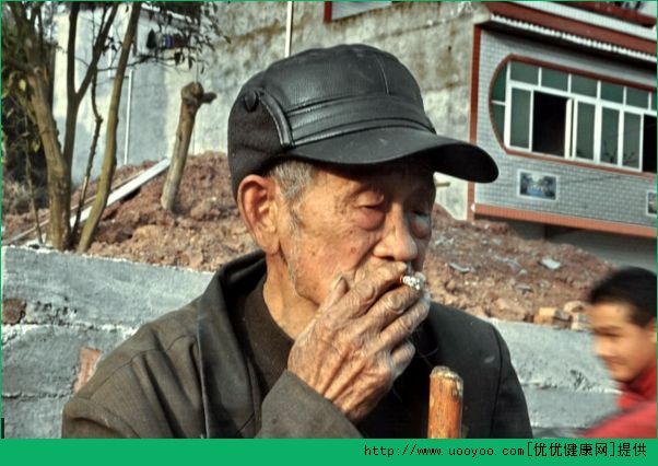 腰椎病的癥狀有哪些？腰椎病的治療方法(3)
