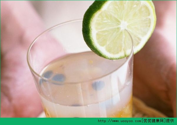 檸檬水能用開(kāi)水泡嗎？喝檸檬水需要注意什么(1)