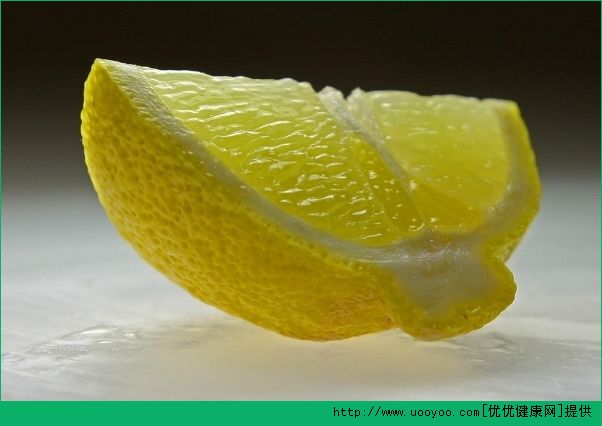 喉嚨痛可以吃檸檬嗎？喉嚨痛喝檸檬水好嗎？(4)