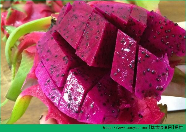 吃火龍果拉屎紅色像血水！紅色火龍果大便紅色是怎么回事？(1)