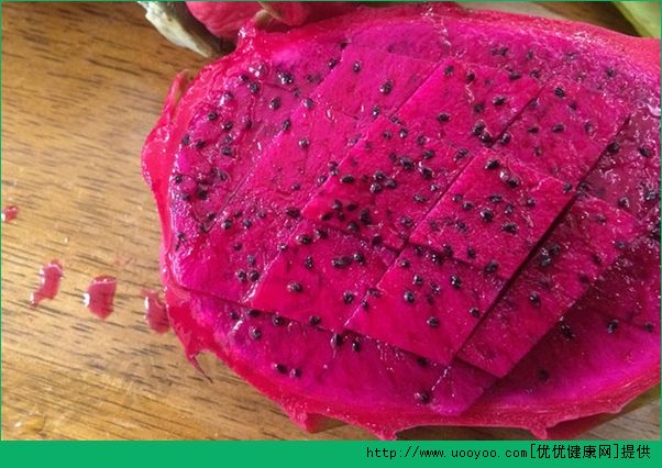 吃火龍果拉屎紅色像血水！紅色火龍果大便紅色是怎么回事？(3)