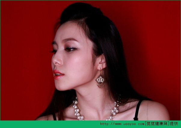 15歲脖子上長(zhǎng)痘痘是什么原因？15歲脖子上長(zhǎng)痘痘怎么治？(3)