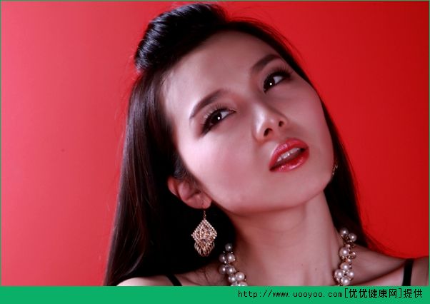 15歲脖子上長(zhǎng)痘痘是什么原因？15歲脖子上長(zhǎng)痘痘怎么治？(4)