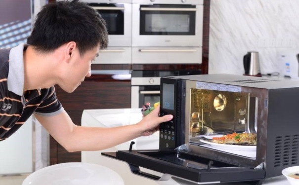 微波爐加熱飯菜要注意什么？哪些食物不適合用微波爐加熱？(1)