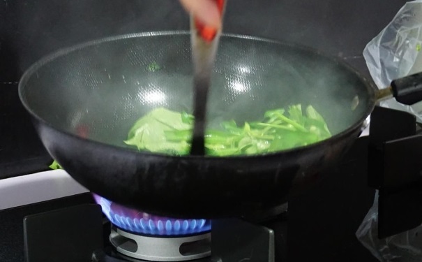 怎么炒菜會導(dǎo)致營養(yǎng)流失？烹飪壞習(xí)慣有哪些？(1)