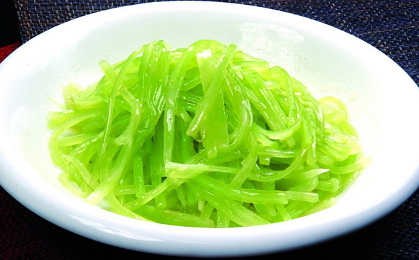 涼拌萵筍絲的做法是怎樣？涼拌萵筍絲怎么做？(1)