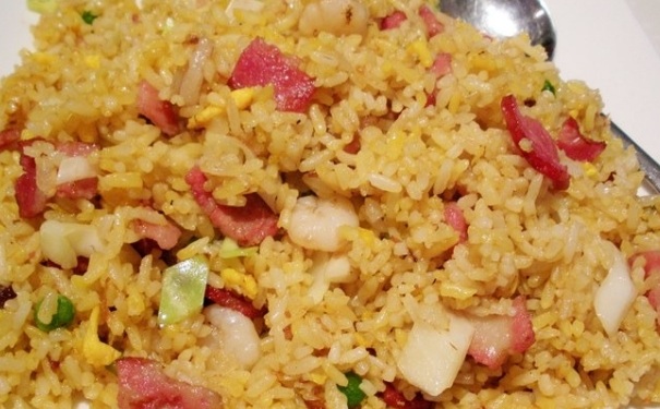 土豆培根炒飯的做法是怎樣的？土豆培根炒飯怎么做？(1)