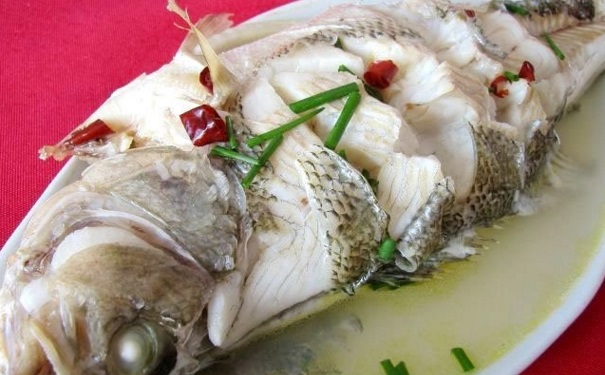 清蒸桂魚的制作方法有哪些？鮭魚怎么吃營養(yǎng)又好吃？(1)