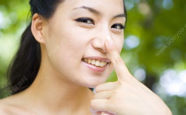 摸鼻子代表什么？摸鼻子是什么意思？(2)