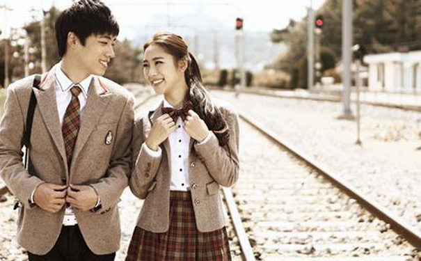 女生對(duì)自己愛(ài)理不理怎么回事？怎么追對(duì)自己愛(ài)理不理的女生？(1)
