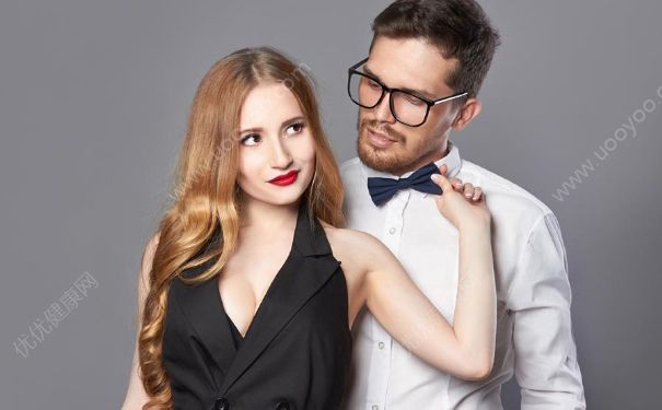 男人愛女人的表現(xiàn)有哪些？喜歡上女人的男性會(huì)怎么做？(1)