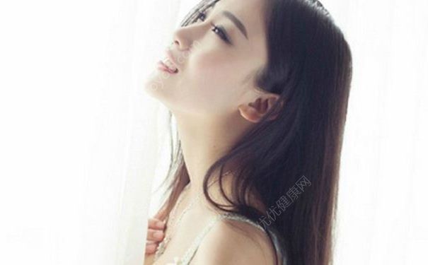 夫妻宮呈青紅色的女性就出軌了？哪些跡象看出女人是否出軌？(1)