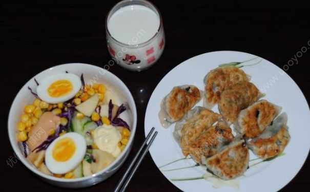 留學(xué)生連續(xù)一年凌晨為女友送早餐，早餐吃什么更健康？(1)