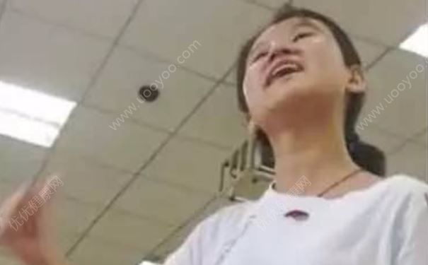 女生發(fā)火，讓男生出去單挑，只因在自習(xí)室吃醬香餅(1)