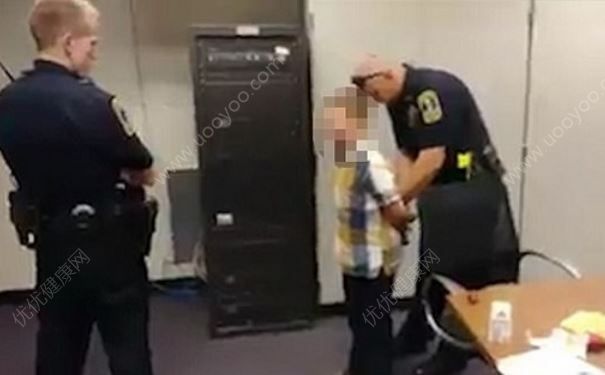 9歲孤僻男孩被刑拘，疑因想殺死螞蚱而與他人發(fā)生爭執(zhí)(1)