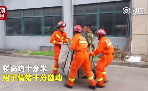 小姨子和兒子都來勸他，但他依然選擇跳樓(4)