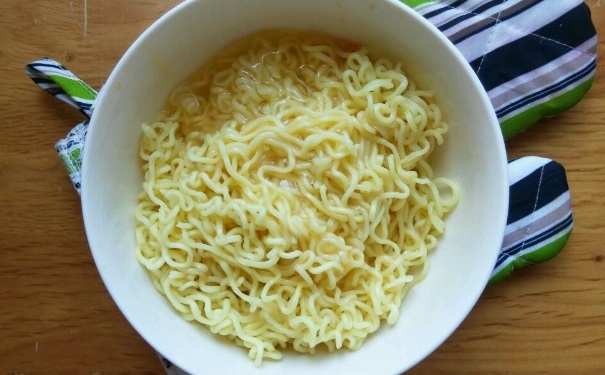 方便面搭配什么食物好？怎么吃方便面更營養(yǎng)健康？(1)