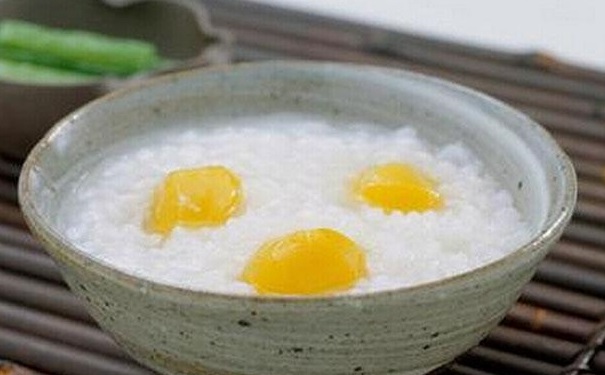 秋季口干舌燥怎么辦？秋季口干舌燥吃什么好？(1)