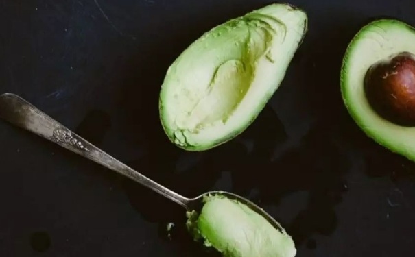牛油果綠色好還是黑色好？吃不完的牛油果可以放冰箱嗎？(1)
