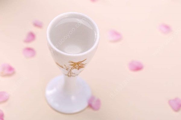 家庭辦喪事誤將燃料當(dāng)白酒飲用，致3人死亡(1)
