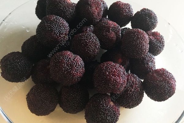 8旬老太聽信傳言，吃1斤楊梅不吐核，便秘12天(3)