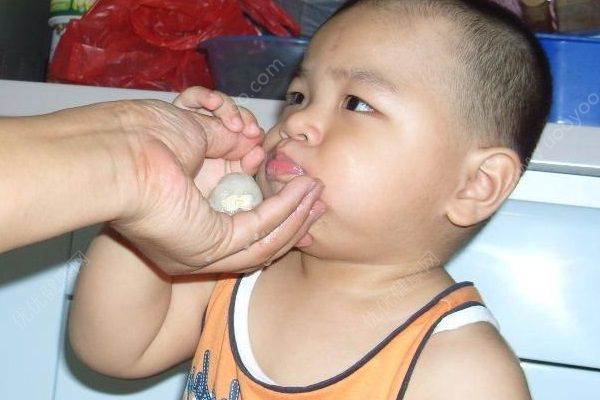 吃荔枝致孩子死亡是真的，吃荔枝的禁忌有哪些？(2)
