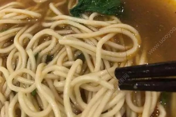男子就餐吃出頭發(fā)獲賠1016元，店家曾稱(1)