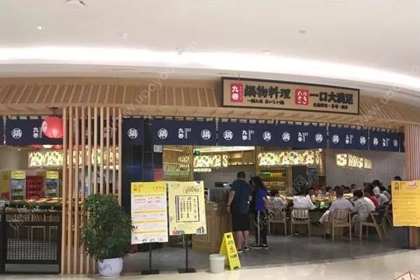 顧客火鍋里吃出蒼蠅，店長不愿免單當(dāng)場一口吞下(1)