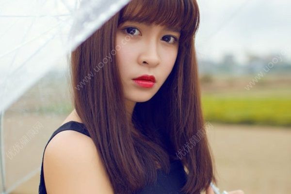 女生應(yīng)該主動(dòng)聯(lián)系男生嗎？女生在戀愛(ài)中主動(dòng)是否有利？(2)