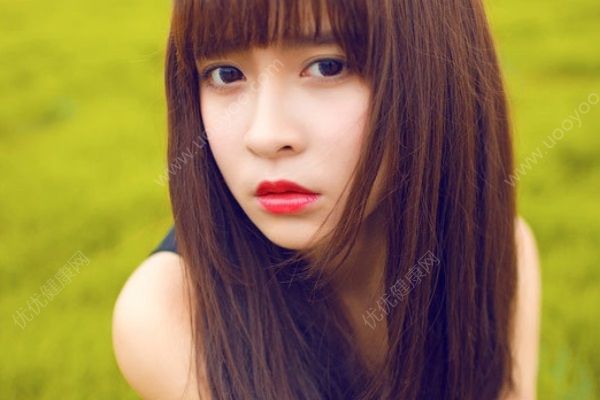 女生應(yīng)該主動(dòng)聯(lián)系男生嗎？女生在戀愛(ài)中主動(dòng)是否有利？(4)