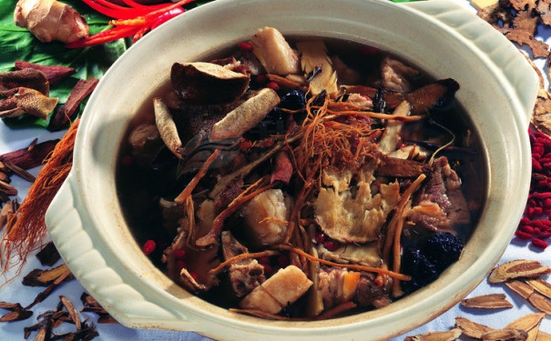 冬天吃什么食物養(yǎng)生？女性冬季養(yǎng)生喝什么湯？(1)