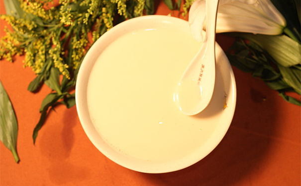 喝豆?jié){中毒有哪些癥狀？喝豆?jié){中毒有哪些解毒的方法？(1)