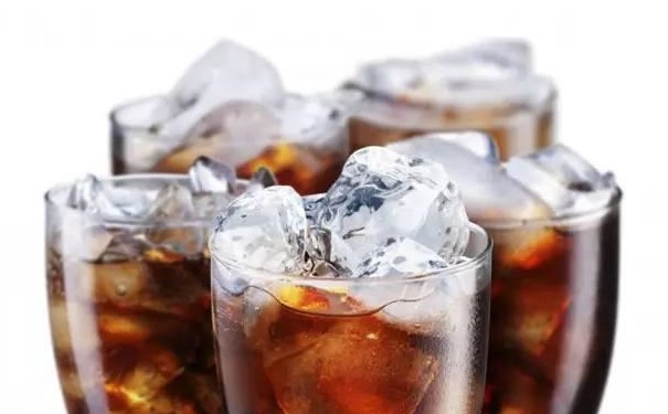 喝碳酸飲料為什么會打嗝？如何避免喝碳酸飲料打嗝？(1)