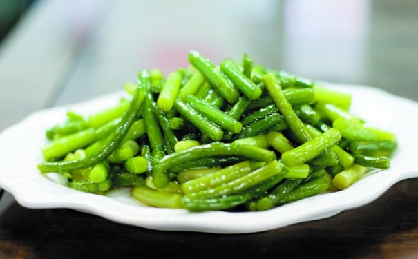 蒜苗的營養(yǎng)價(jià)值有多高？蒜苗的功效與作用有哪些？(1)