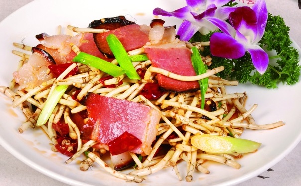 什么是魚腥草？魚腥草有什么藥用價(jià)值？(1)