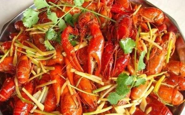 湖北高校開小龍蝦專業(yè)，吃小龍蝦有什么好處？(1)