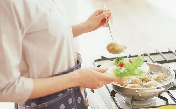 經(jīng)常在家吃飯的好處有哪些？經(jīng)常在家吃飯有好處嗎？(1)
