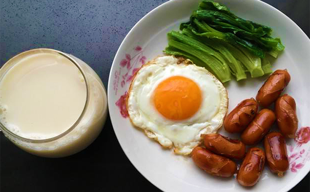 秋季吃什么潤(rùn)肺效果好？秋季養(yǎng)肺的食療方法有哪些？(1)