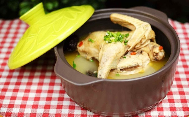 雞湯怎么做最有營養(yǎng)？雞湯加什么能做藥膳？(1)