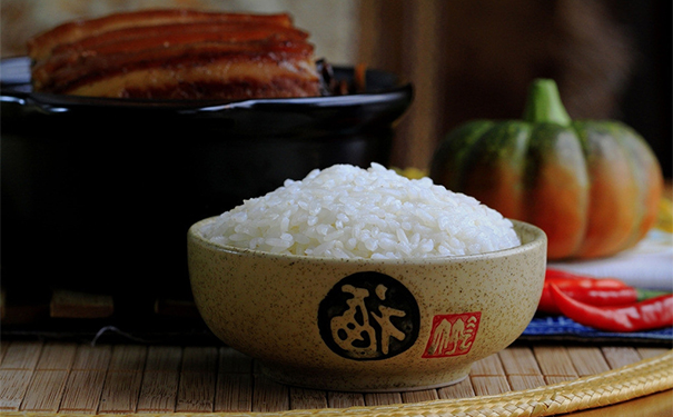 夏季吃什么養(yǎng)生保??？夏季失眠煩躁飲食上需要注意哪些？(1)