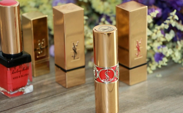 ysl瑩亮純魅口紅怎么樣？ysl瑩亮純魅口紅試色(1)