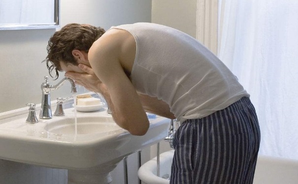 男士不同肌膚如何護(hù)膚？不同膚質(zhì)男性如何護(hù)理肌膚？(1)