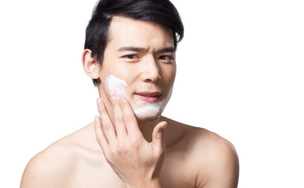 男士美白的誤區(qū)有哪些？男士美白的注意事項有哪些？(1)