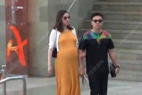 熊黛林孕肚出街，孕婦出行要注意什么？(1)