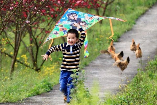 抱娃女子客車站內(nèi)被碾壓致死，帶娃出行要注意些什么？(3)
